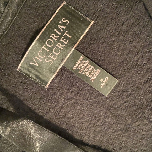 Victoria's Secret Black Cropped Oversized Fleece Logo Hoodie Size Medium - Picture 6 of 8